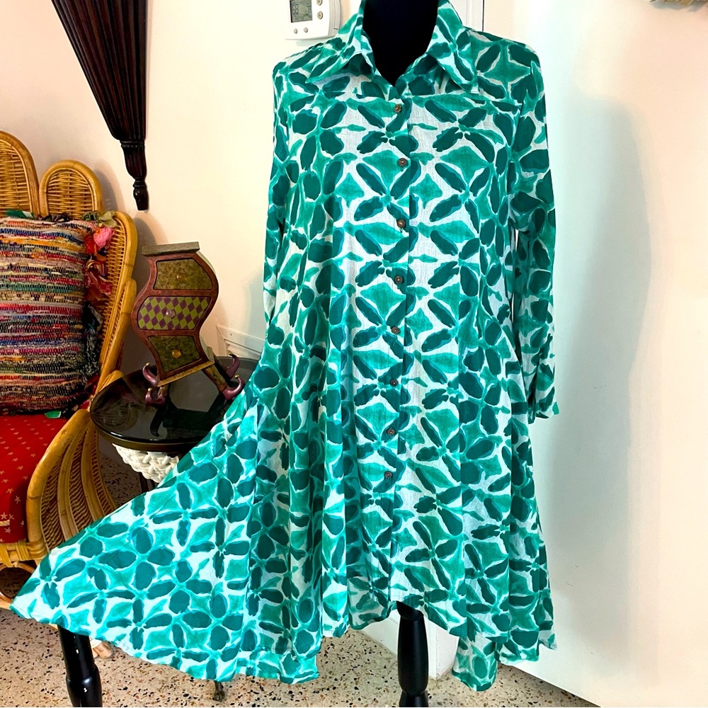 Step in Style Cotton Green Print Swing Dress! Button up front! Great condition M